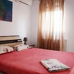 Aliss *